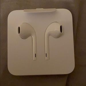 New wire headphones!! iPhone 6 & up!